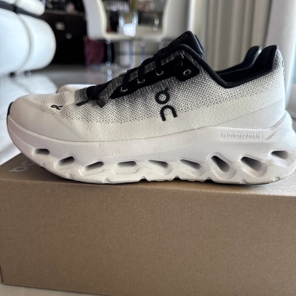 On Running White and Black Sneakers with Sleek Design - Picture 5 of 8